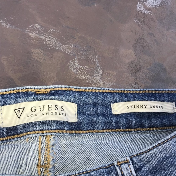 GUESS DISTRESSED JEANS MEDIUM WASH - Picture 2 of 4
